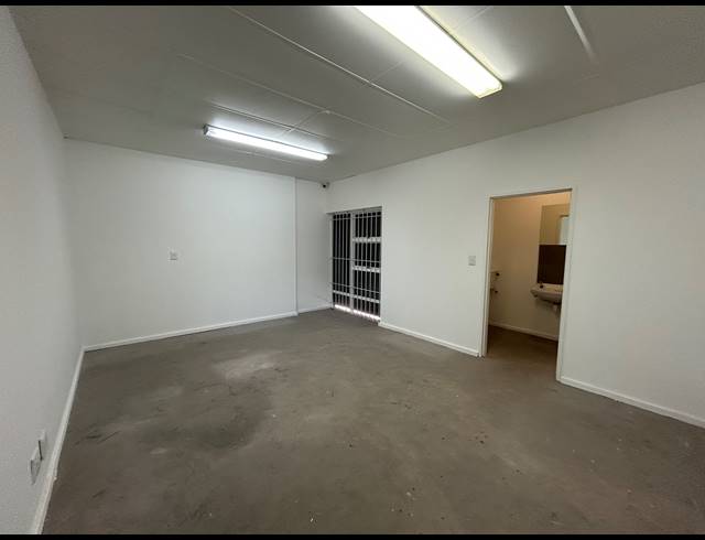 925M² WAREHOUSE TO LET IN PAROW INDUSTRIAL